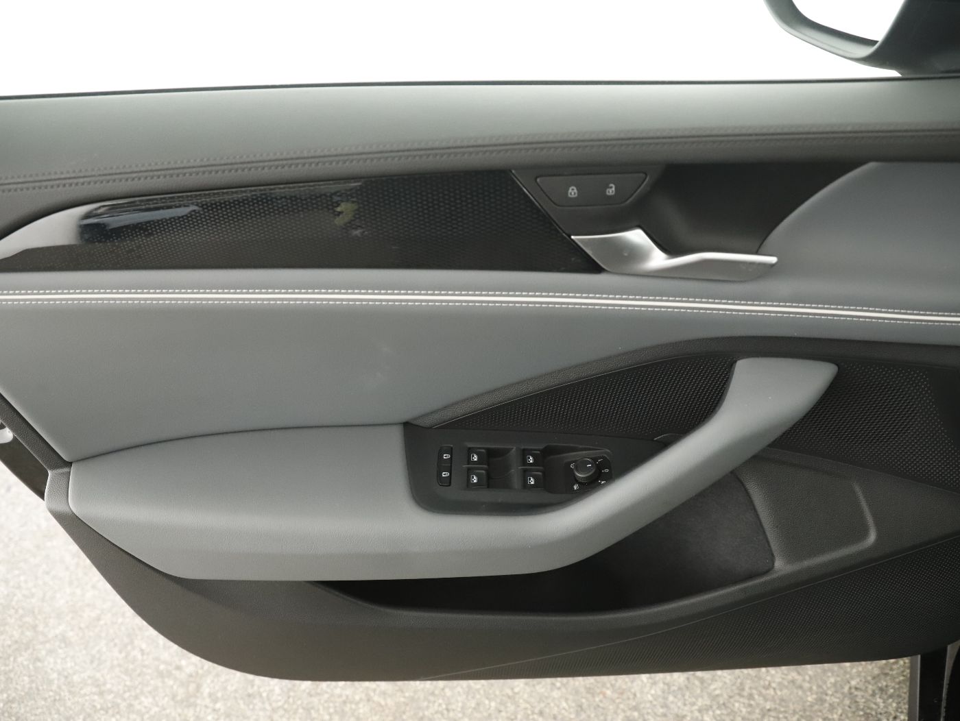 VW Passat Variant 1.5 eTSI Business Aut | Bild 10 von 27