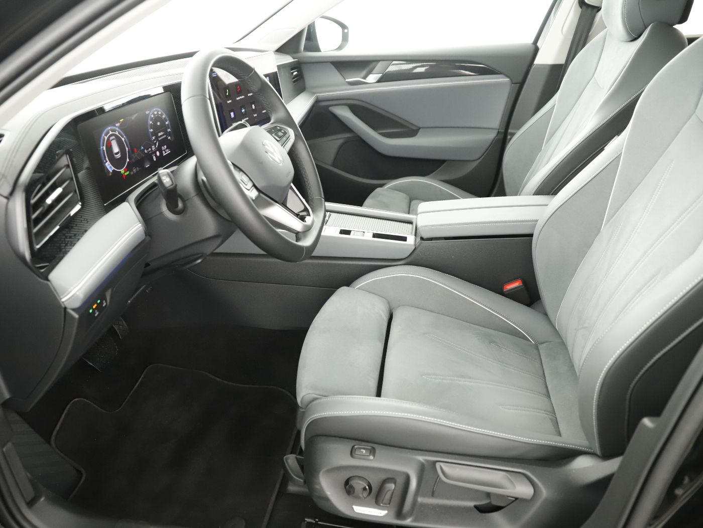 VW Passat Variant 1.5 eTSI Business Aut | Bild 13 von 27