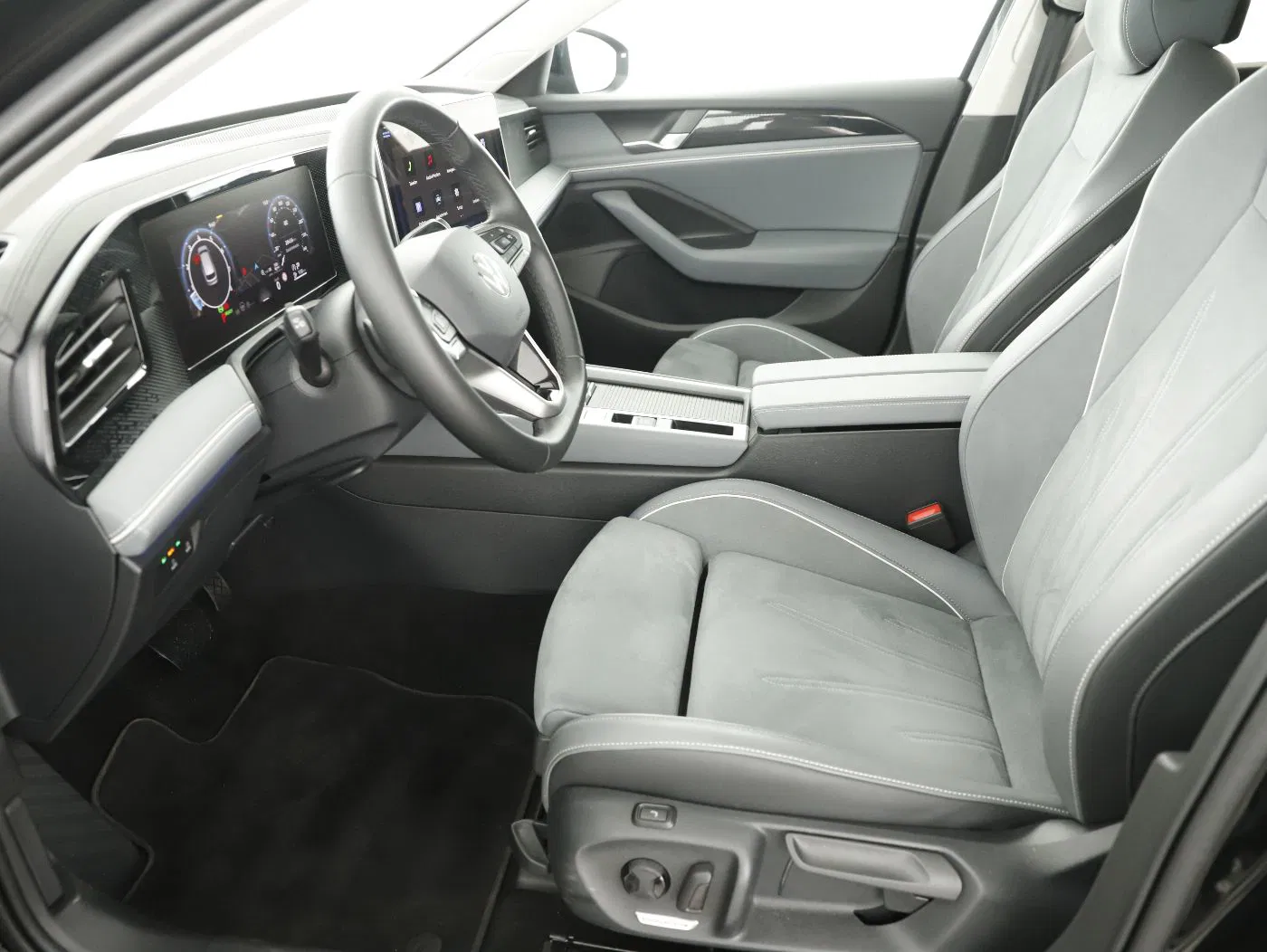 VW Passat Variant 1.5 eTSI Business Aut | Bild 13 von 27