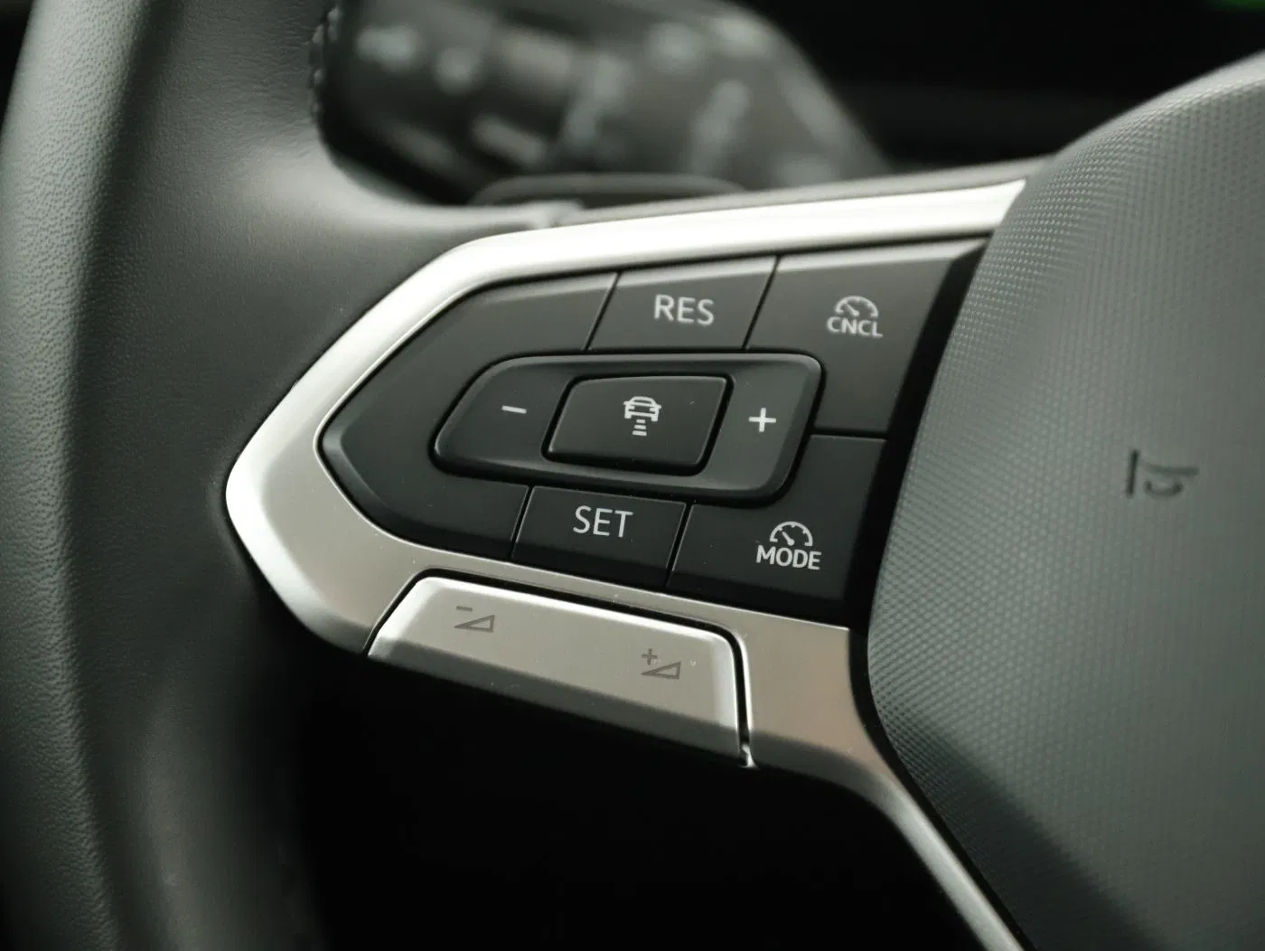 VW Passat Variant 1.5 eTSI Business Aut | Bild 16 von 27