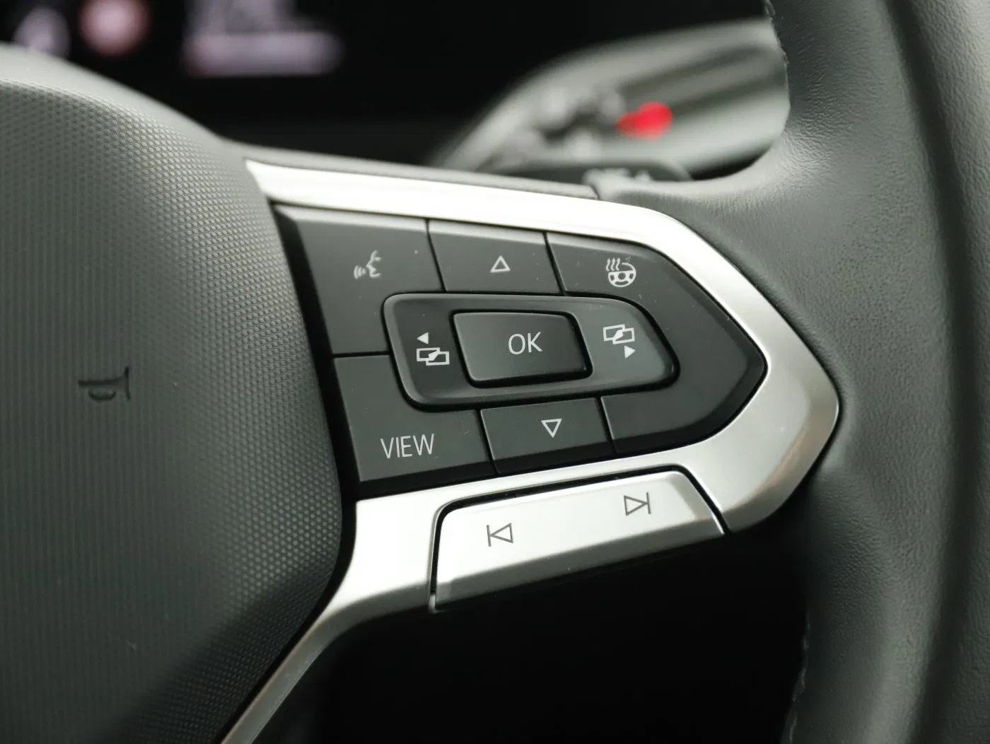 VW Passat Variant 1.5 eTSI Business Aut | Bild 17 von 27