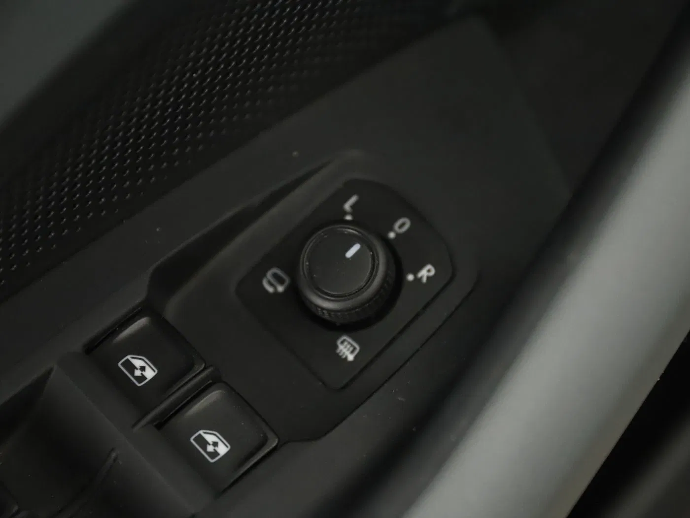 VW Passat Variant 1.5 eTSI Business Aut | Bild 11 von 27