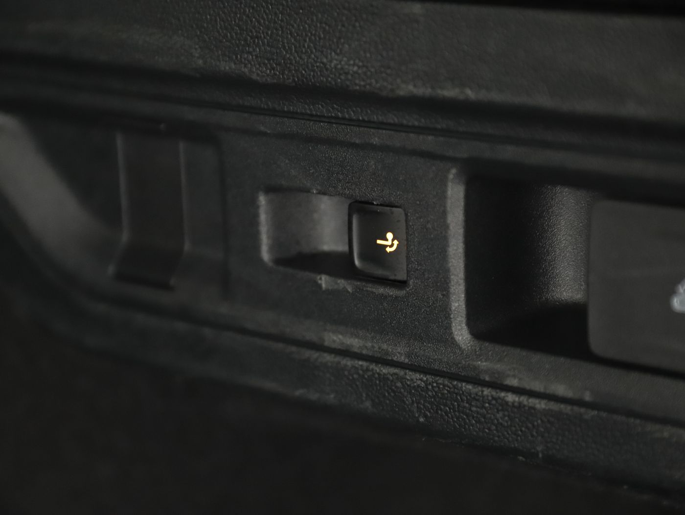 VW Passat Variant 1.5 eTSI Business Aut | Bild 26 von 27