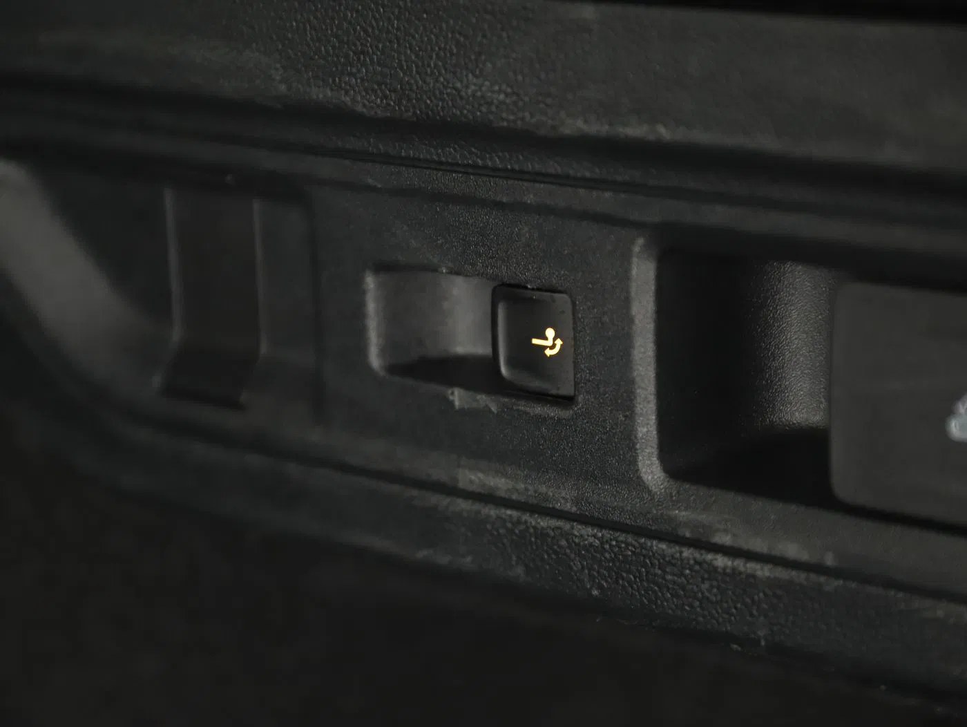 VW Passat Variant 1.5 eTSI Business Aut | Bild 26 von 27