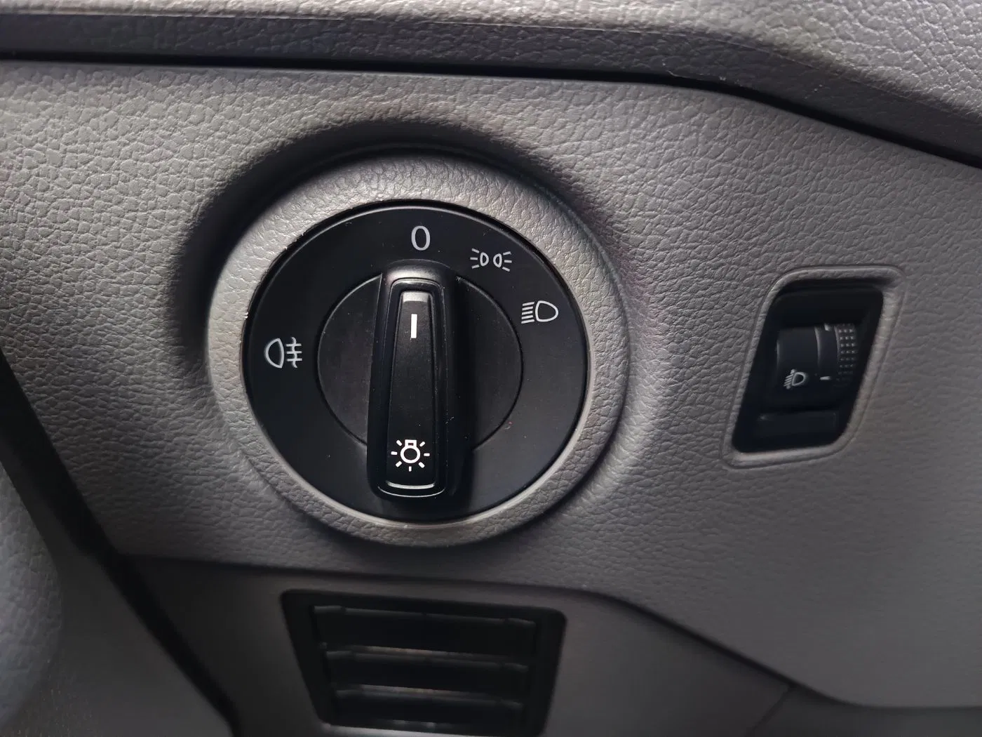 VW Crafter 30 2.0 TDI Kasten FWD L3H3 | Bild 11 von 25