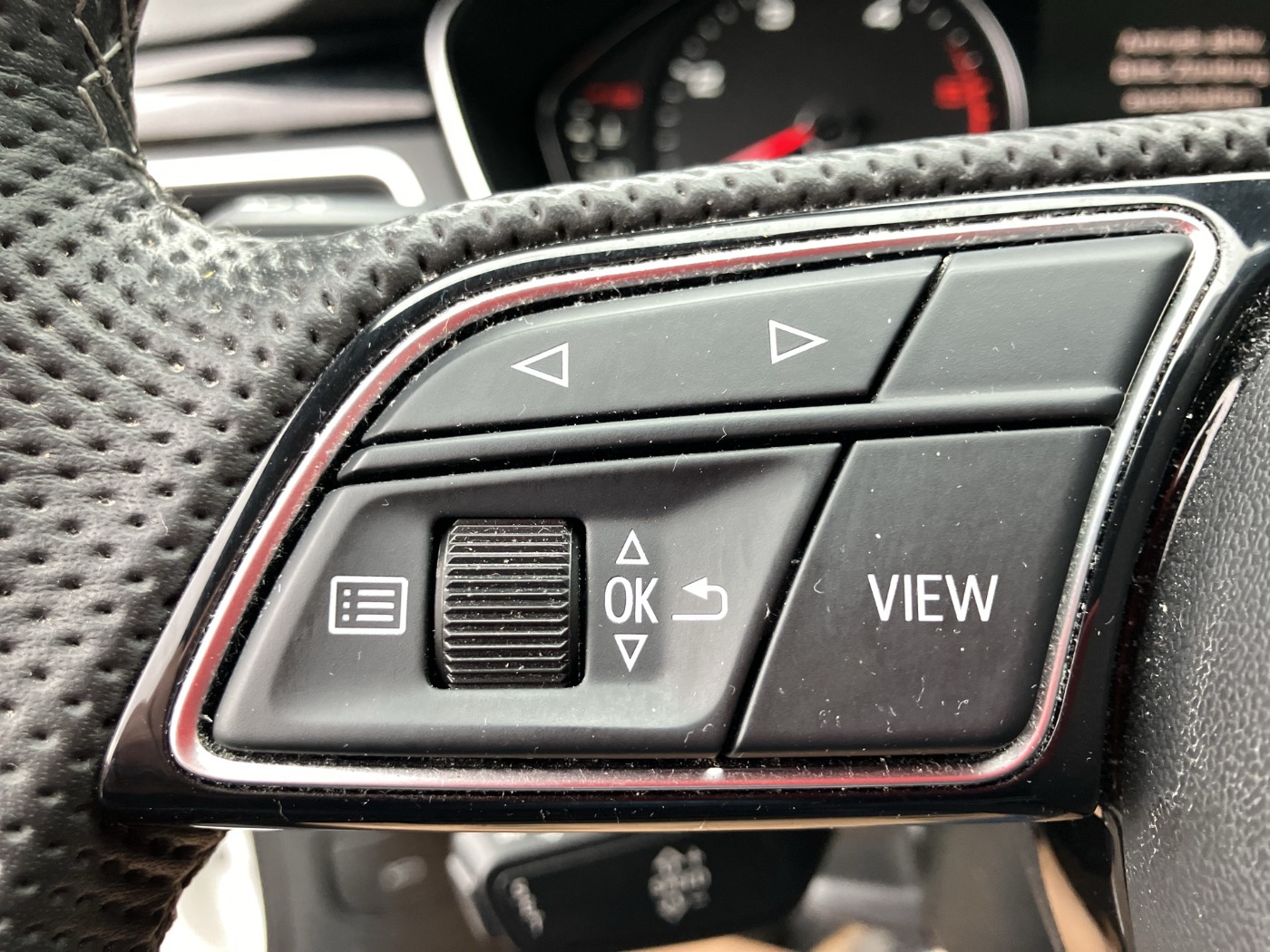 Audi A4 40 TDI quattro S-Line Aut. | Bild 15 von 29