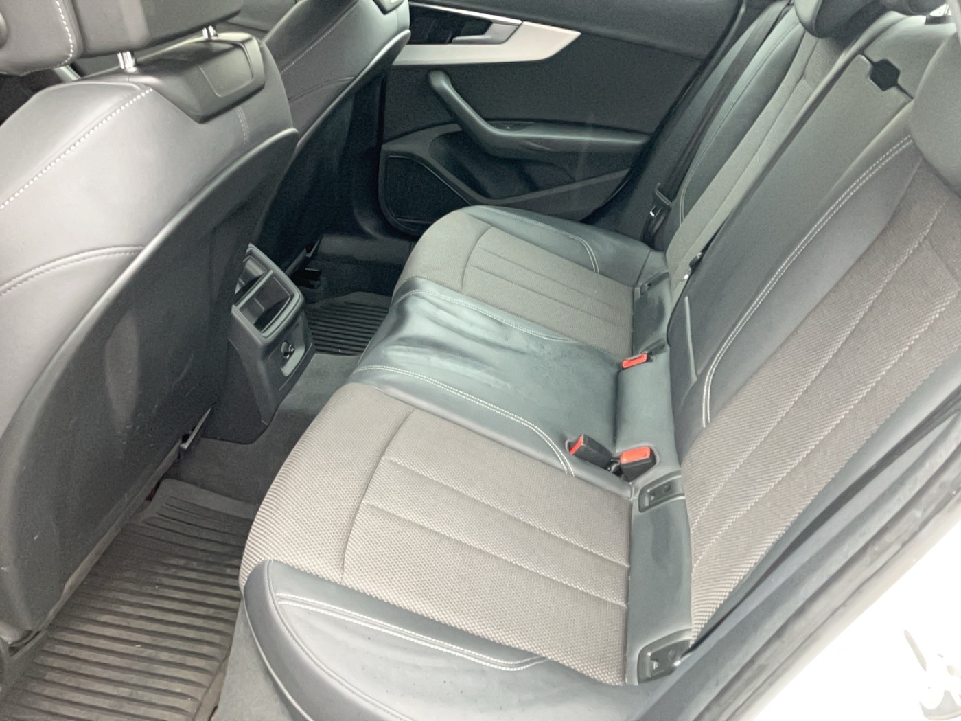 Audi A4 40 TDI quattro S-Line Aut. | Bild 25 von 29