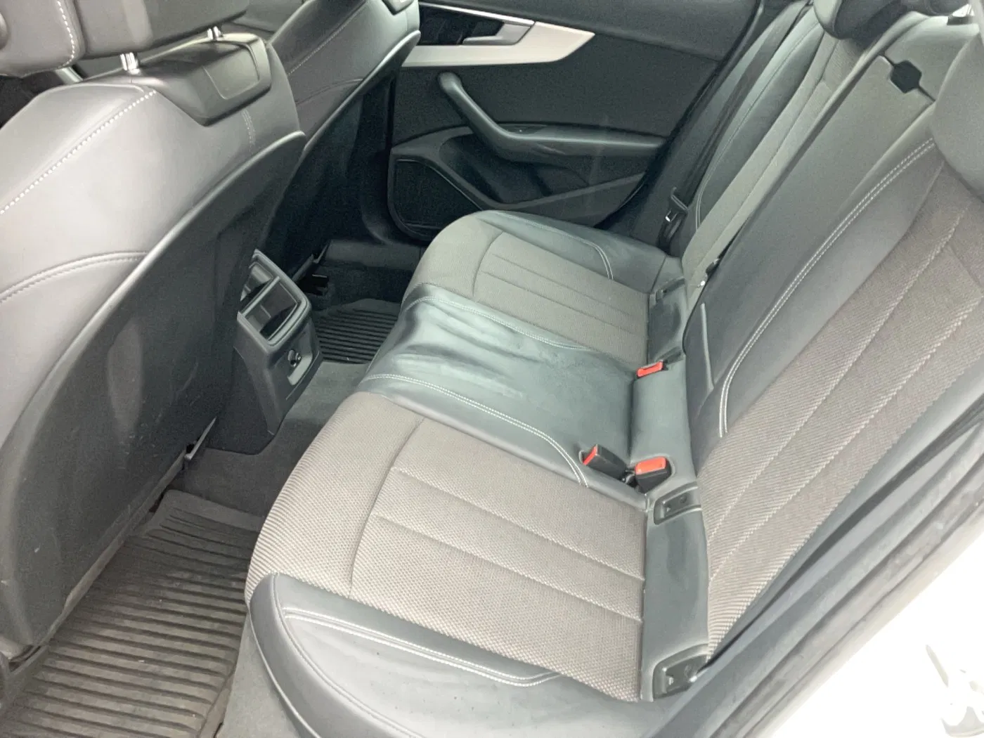 Audi A4 40 TDI quattro S-Line Aut. | Bild 25 von 29