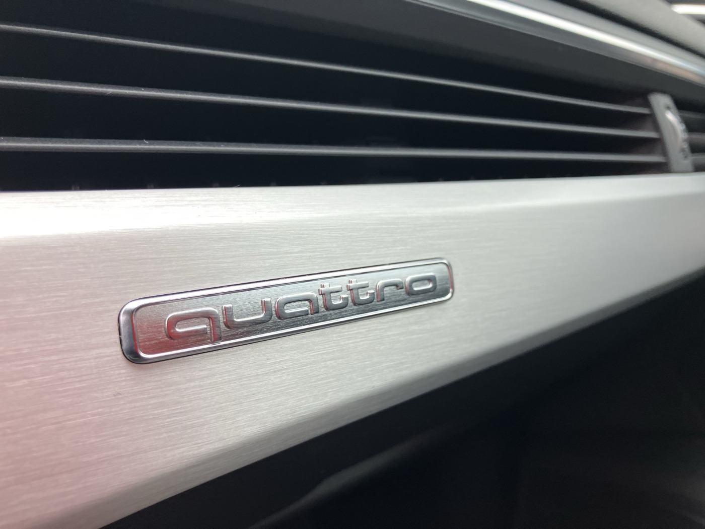 Audi A4 40 TDI quattro S-Line Aut. | Bild 26 von 29