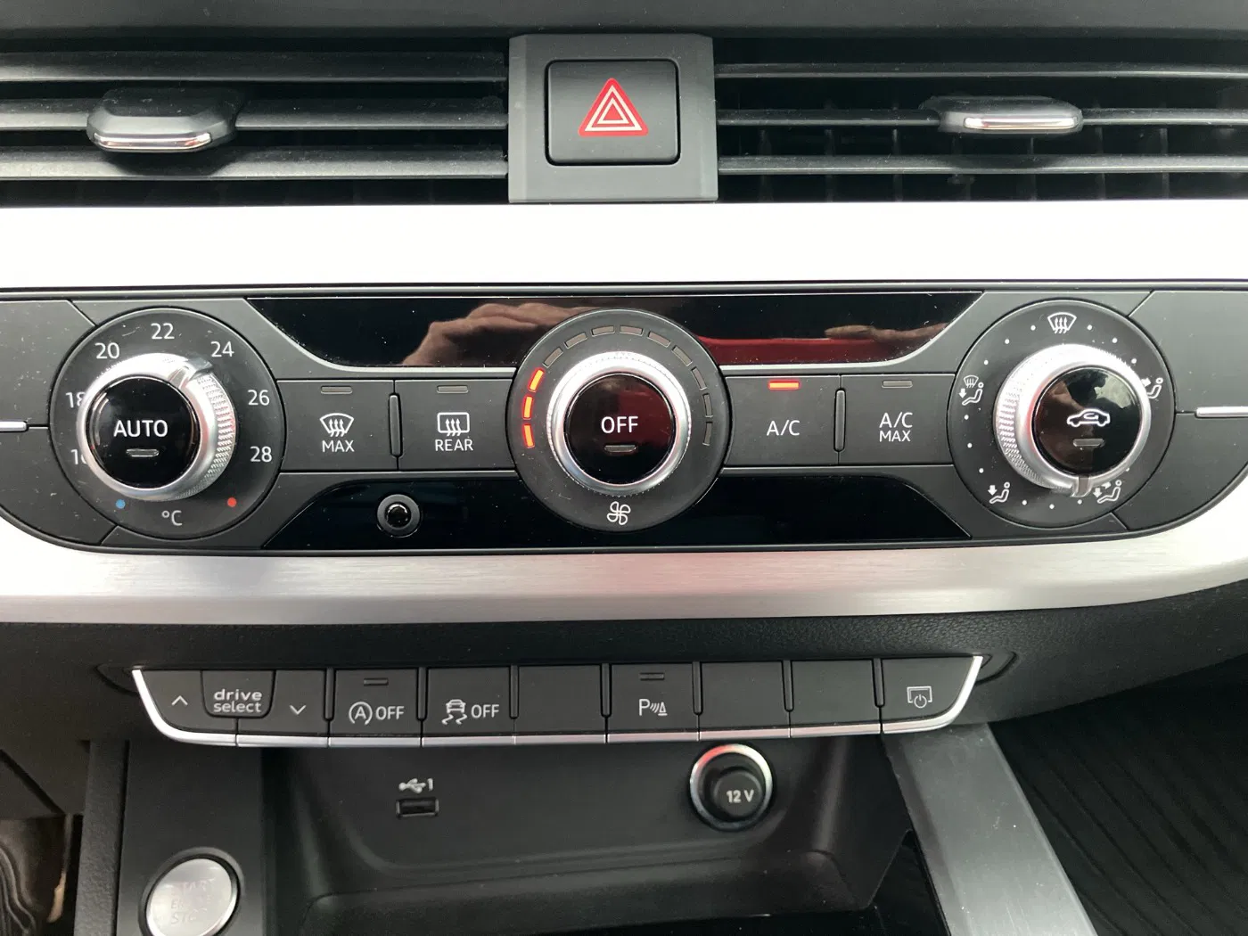 Audi A4 40 TDI quattro S-Line Aut. | Bild 21 von 29