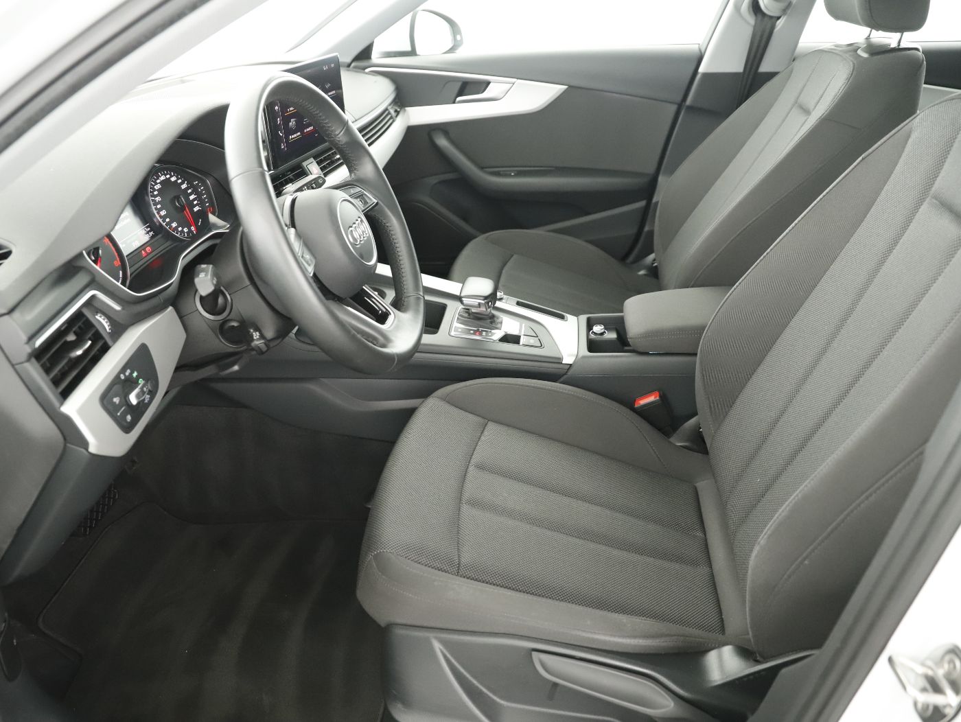Audi A4 Avant 40 TFSI S-Line | Bild 12 von 27
