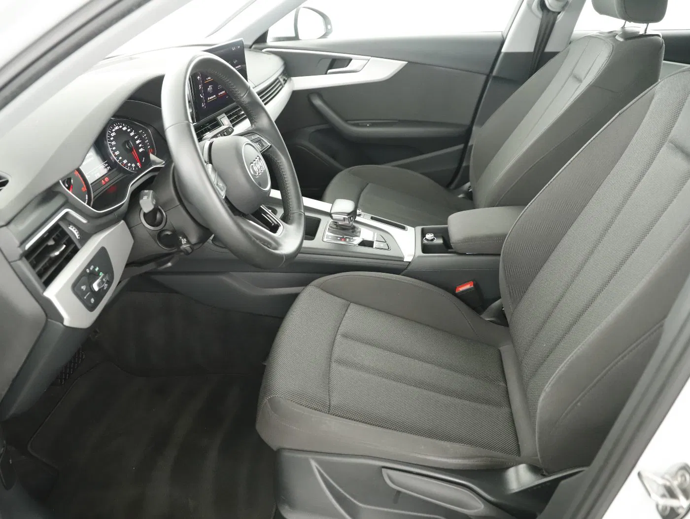 Audi A4 Avant 40 TFSI S-Line | Bild 12 von 27