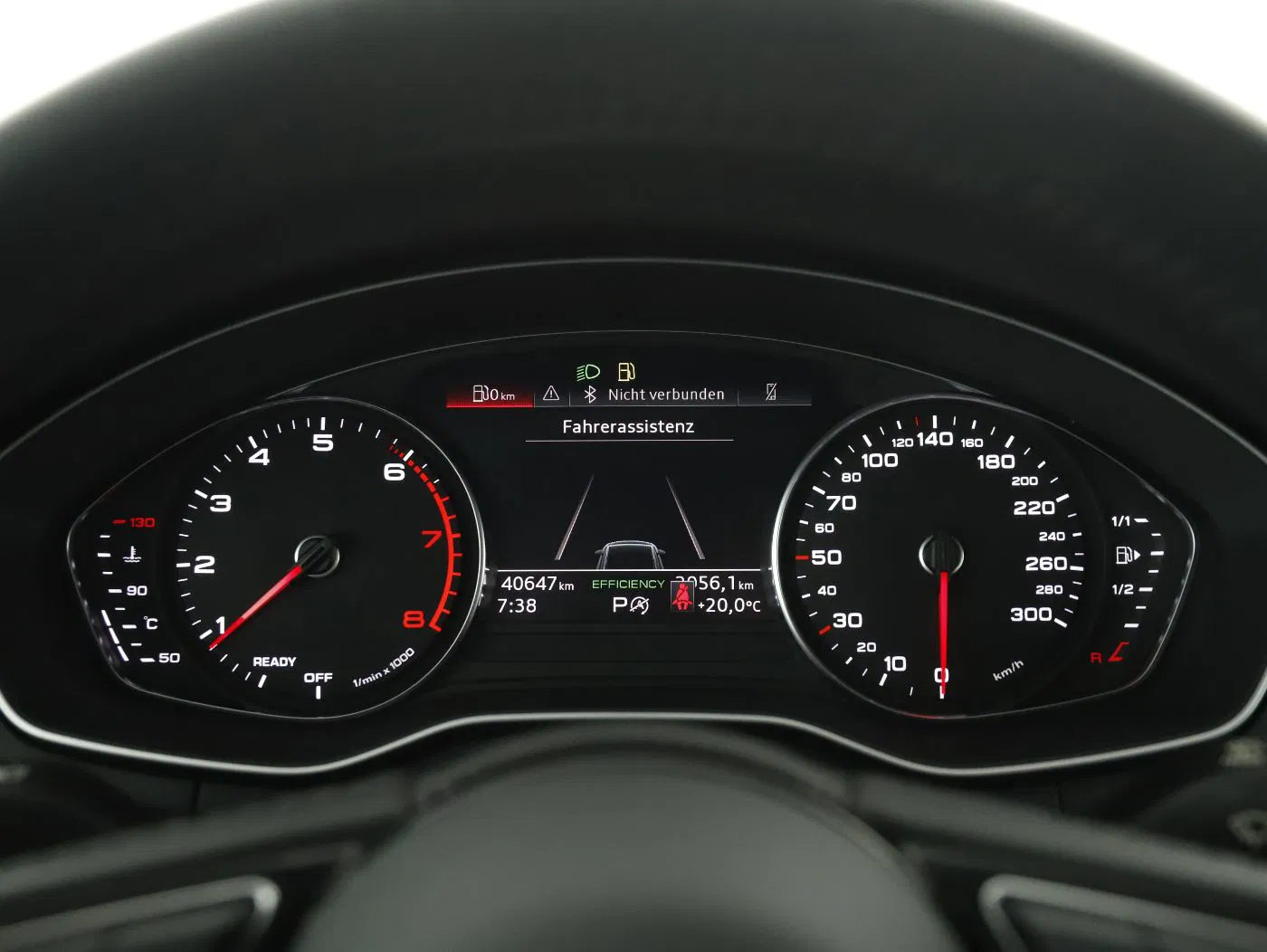 Audi A4 Avant 40 TFSI S-Line | Bild 14 von 27