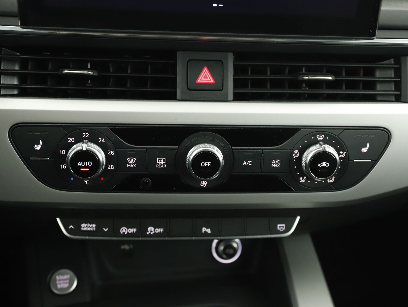 Audi A4 Avant 40 TFSI S-Line | Bild 18 von 27