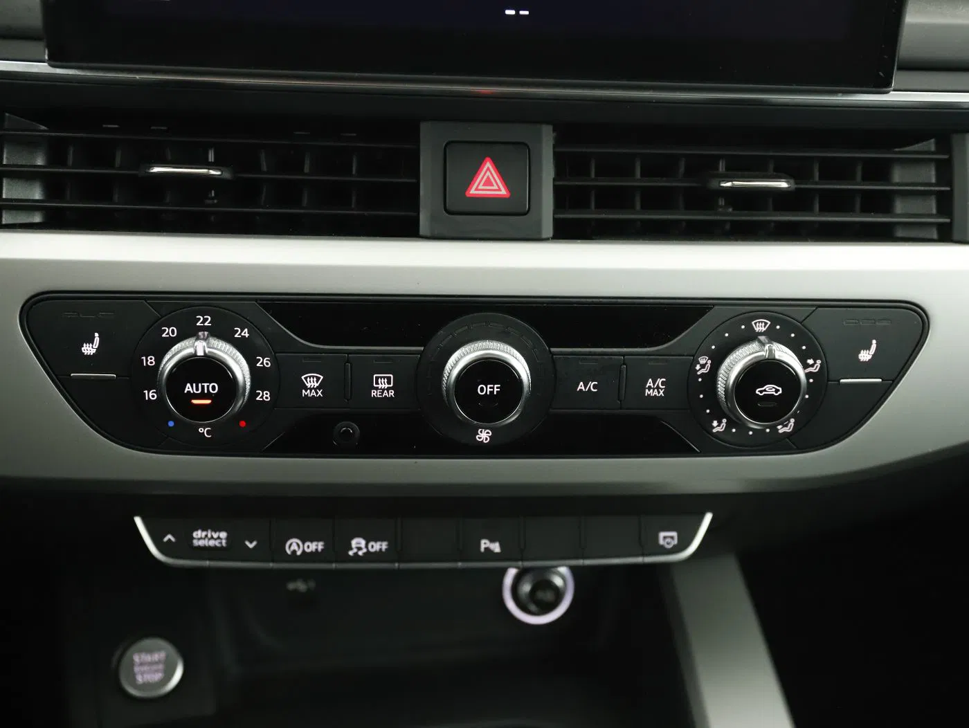 Audi A4 Avant 40 TFSI S-Line | Bild 18 von 27