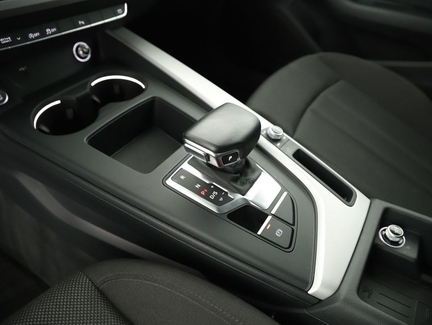 Audi A4 Avant 40 TFSI S-Line | Bild 19 von 27