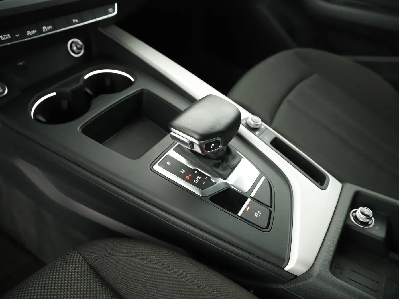 Audi A4 Avant 40 TFSI S-Line | Bild 19 von 27