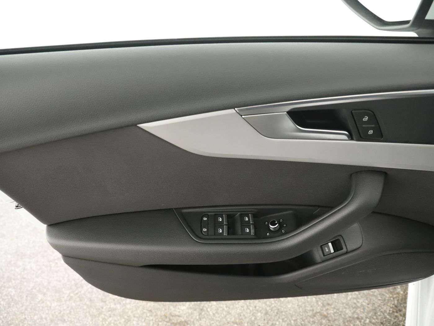 Audi A4 Avant 40 2.0 TFSI S-Line | Bild 9 von 28