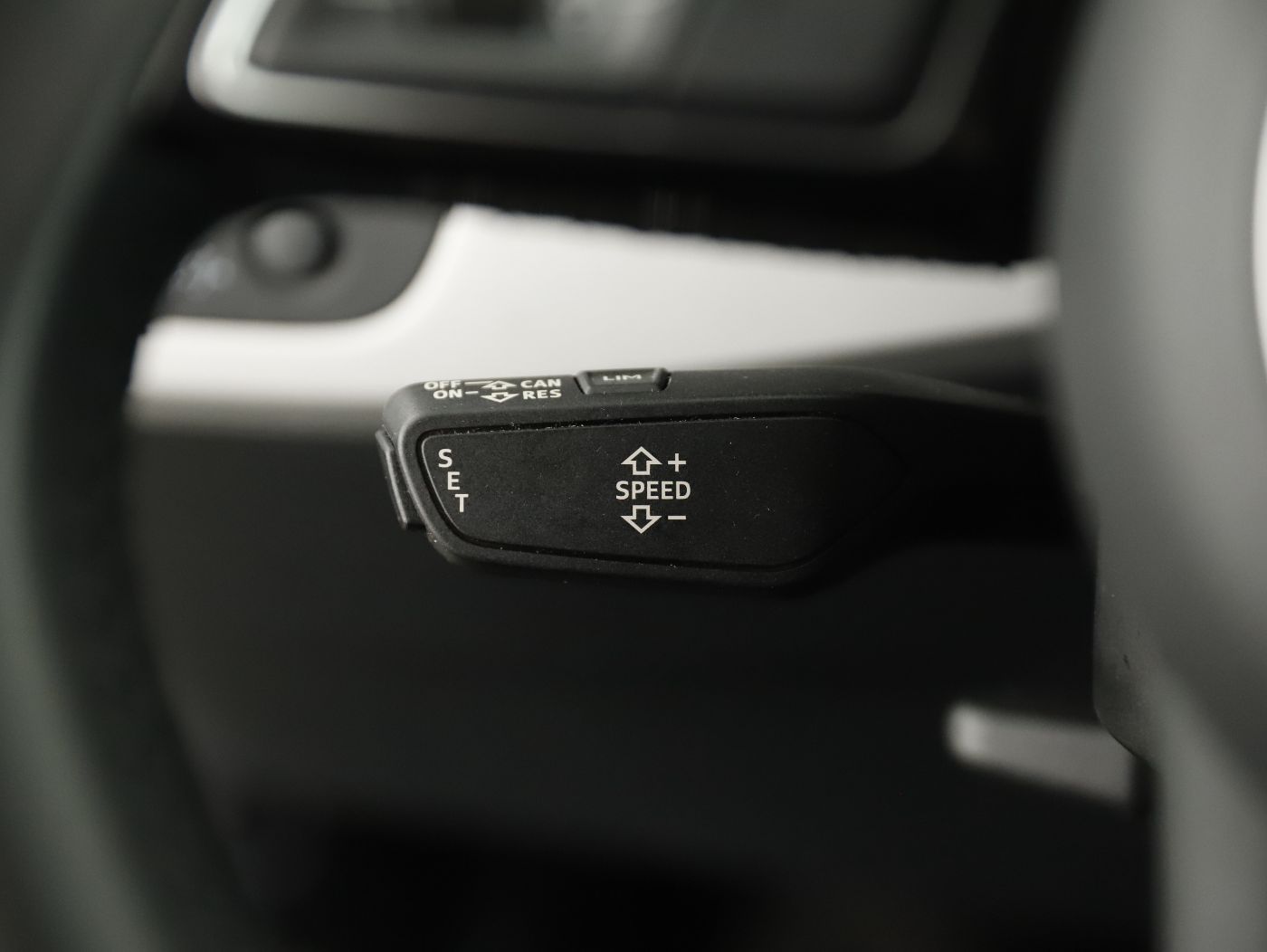 Audi A4 Avant 40 2.0 TFSI S-Line | Bild 11 von 28