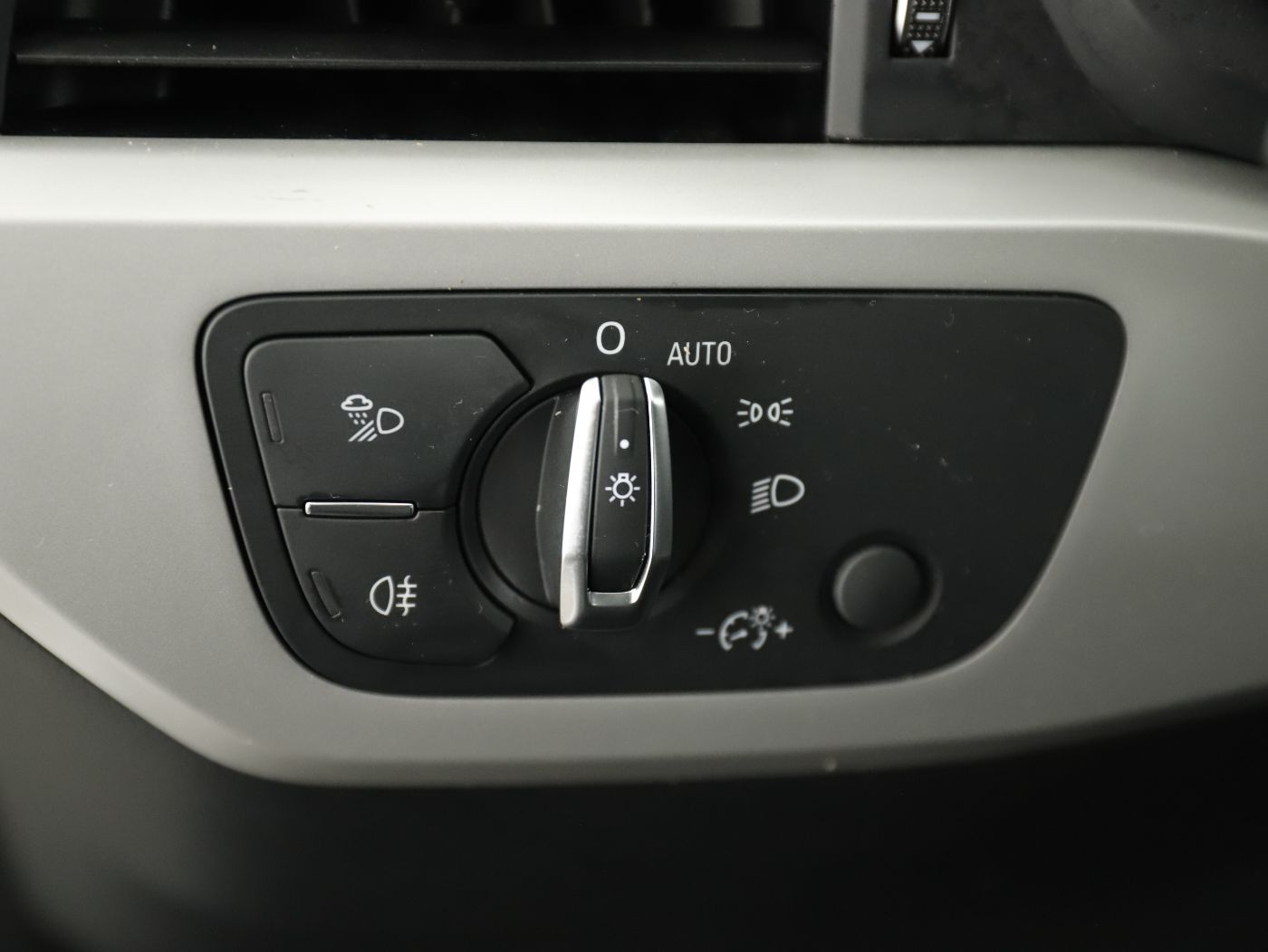 Audi A4 Avant 40 2.0 TFSI S-Line | Bild 12 von 28