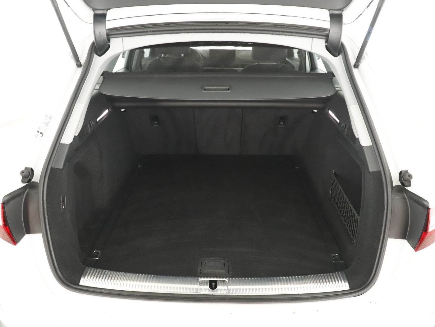 Audi A4 Avant 40 2.0 TFSI S-Line | Bild 25 von 28