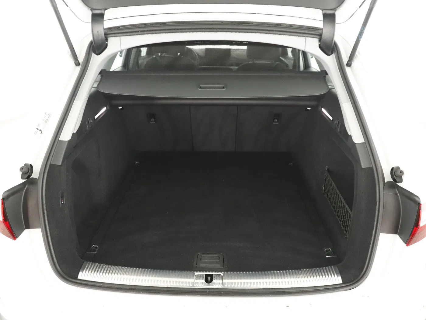 Audi A4 Avant 40 2.0 TFSI S-Line | Bild 25 von 28