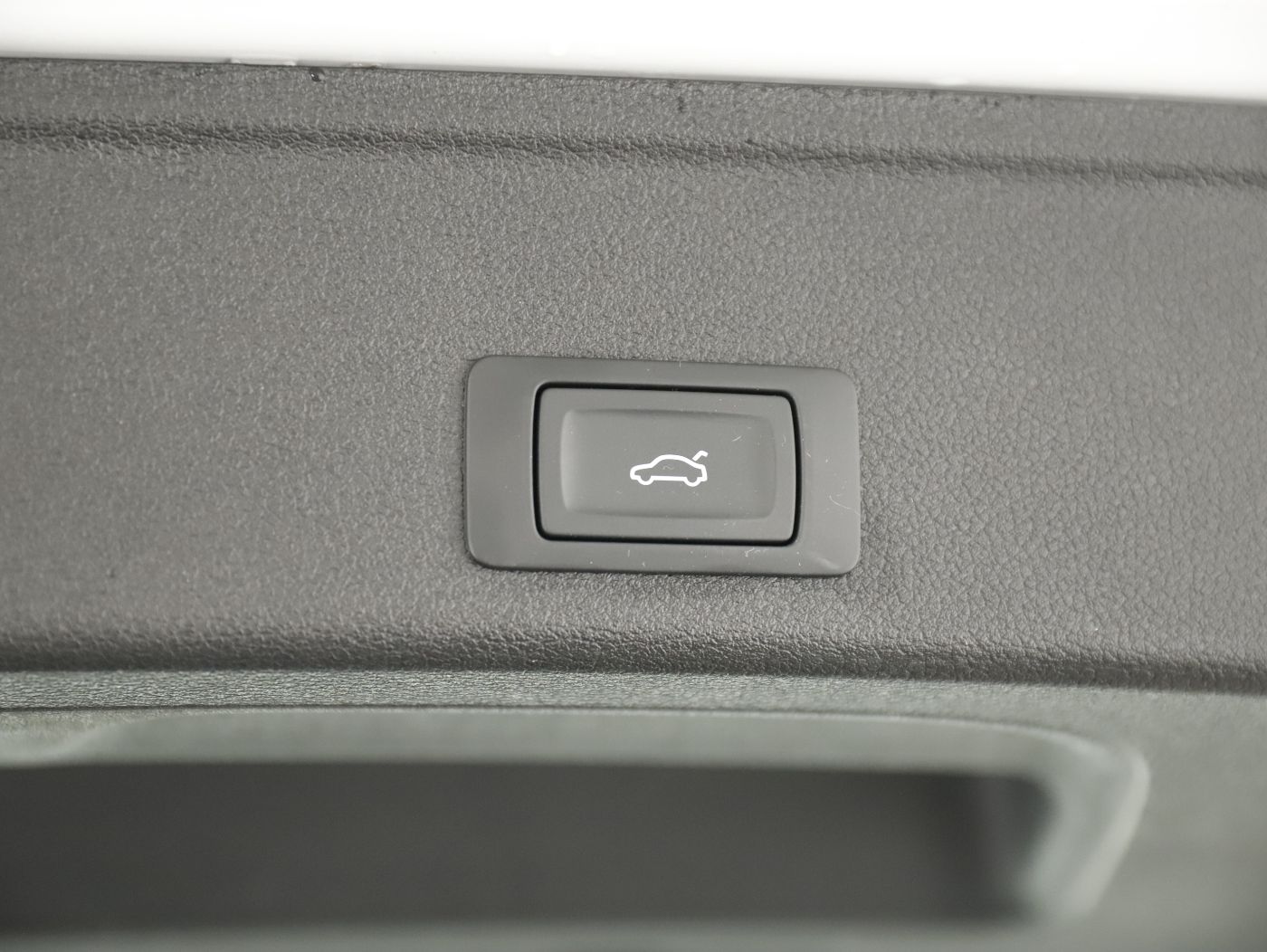 Audi A4 Avant 40 2.0 TFSI S-Line | Bild 26 von 28