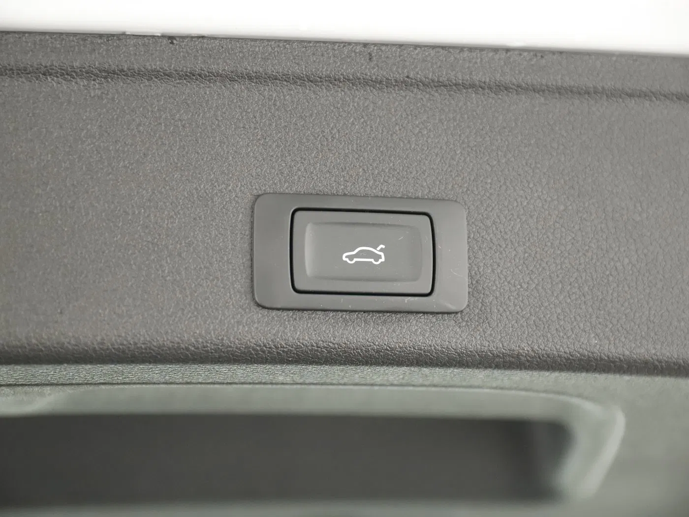 Audi A4 Avant 40 2.0 TFSI S-Line | Bild 26 von 28