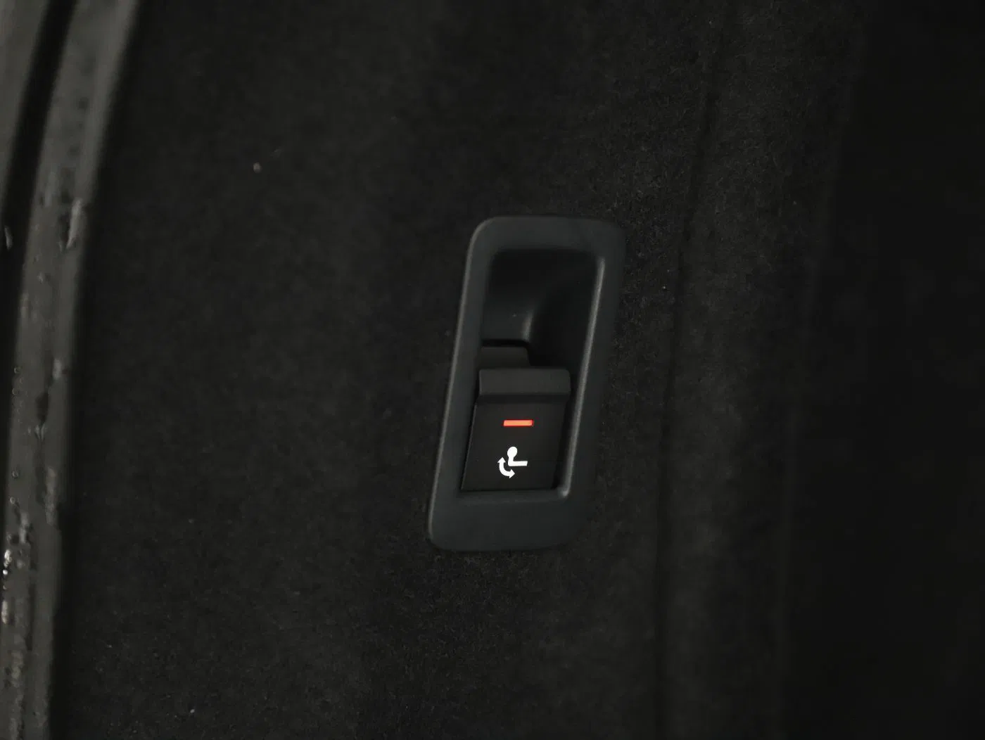 Audi A4 Avant 40 2.0 TFSI S-Line | Bild 27 von 28