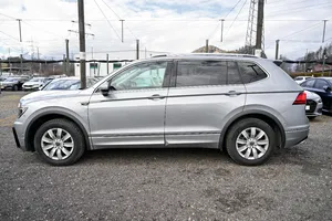 VW Tiguan Allspace 1.5 TSI R-Line | Thumbnail 4 von 22