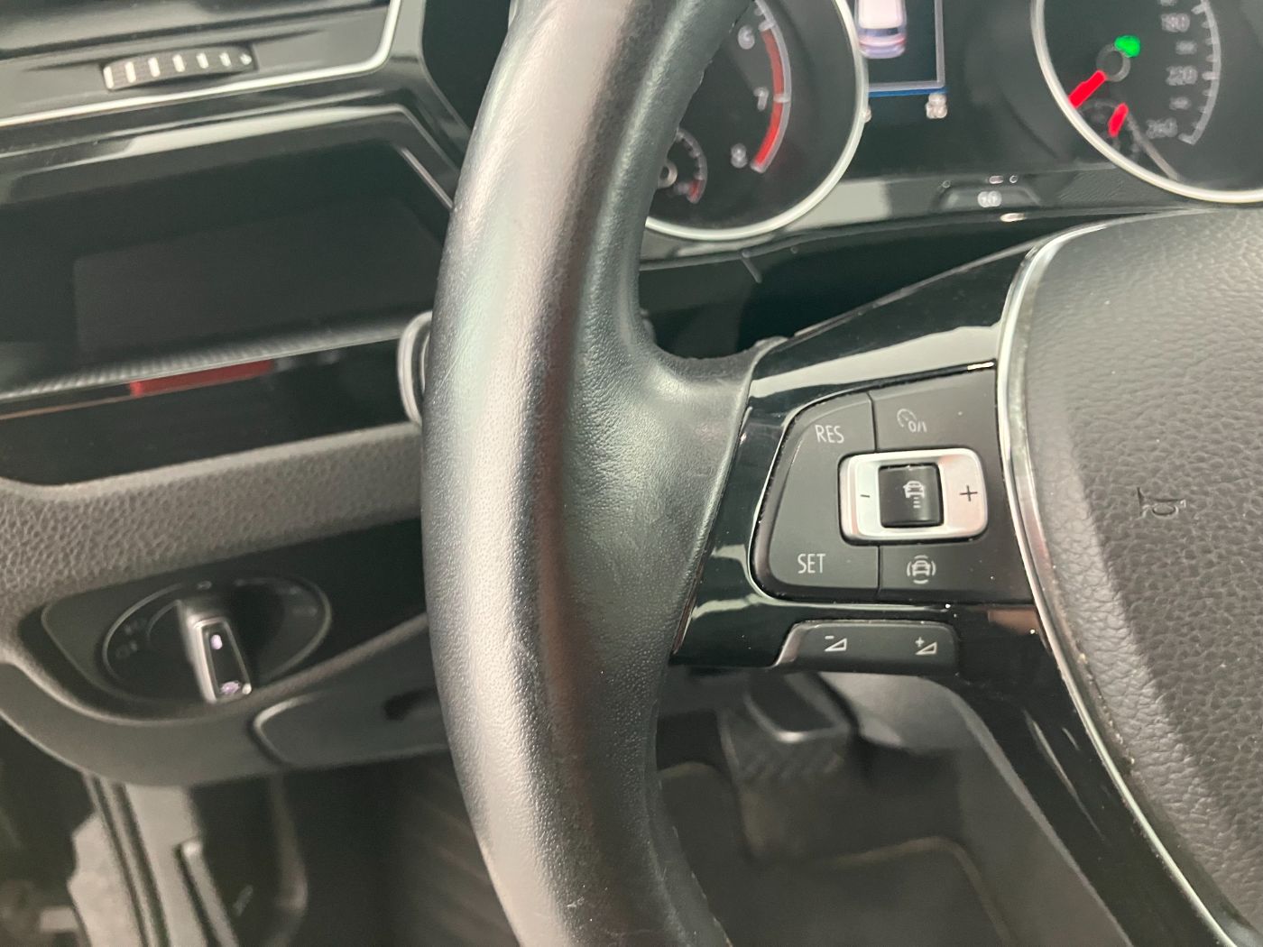 VW Touran 1.5 TSI BMT Highline | Bild 16 von 27