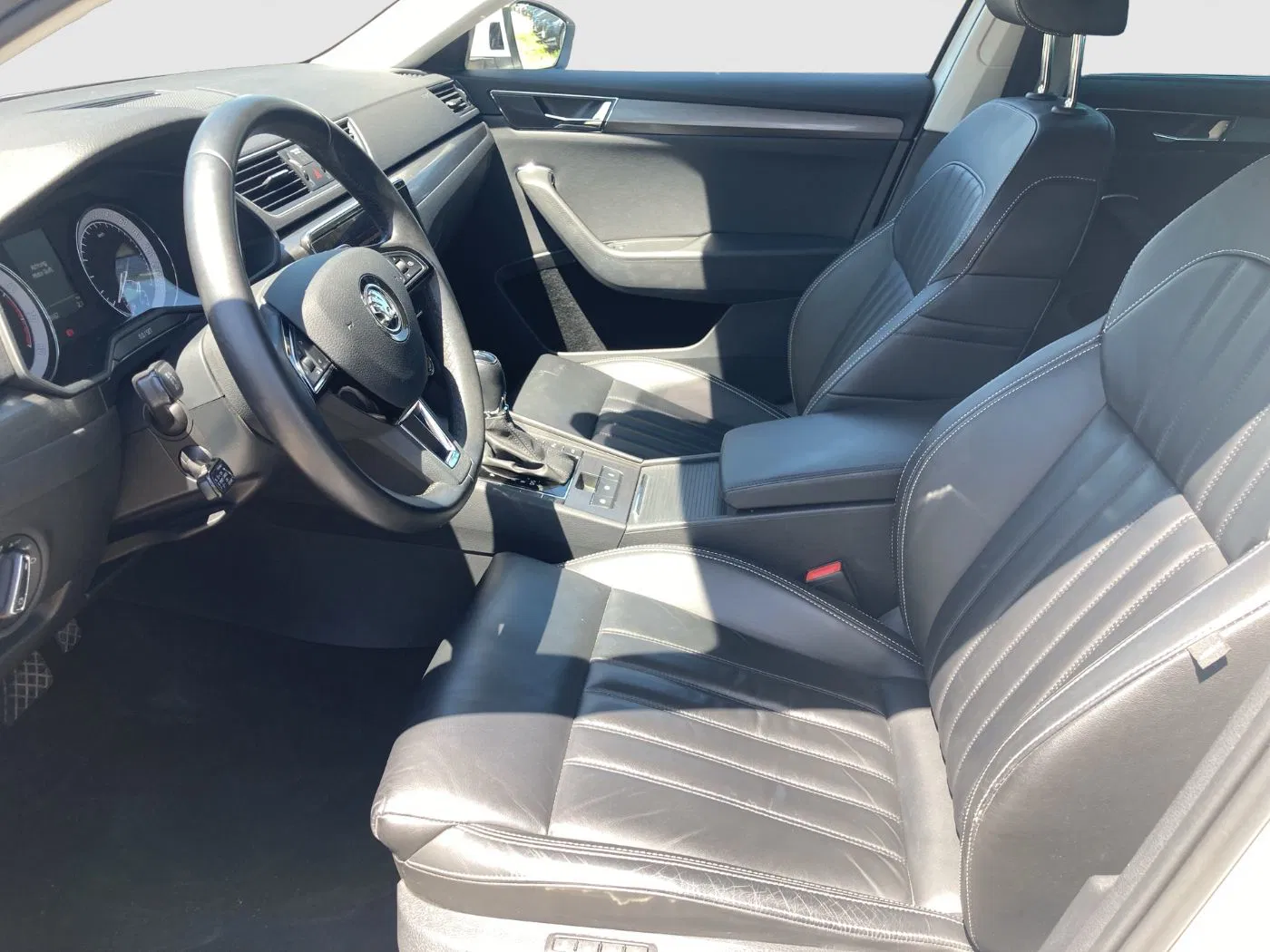 Skoda Superb 1.5 TSI Style Aut | Bild 10 von 25
