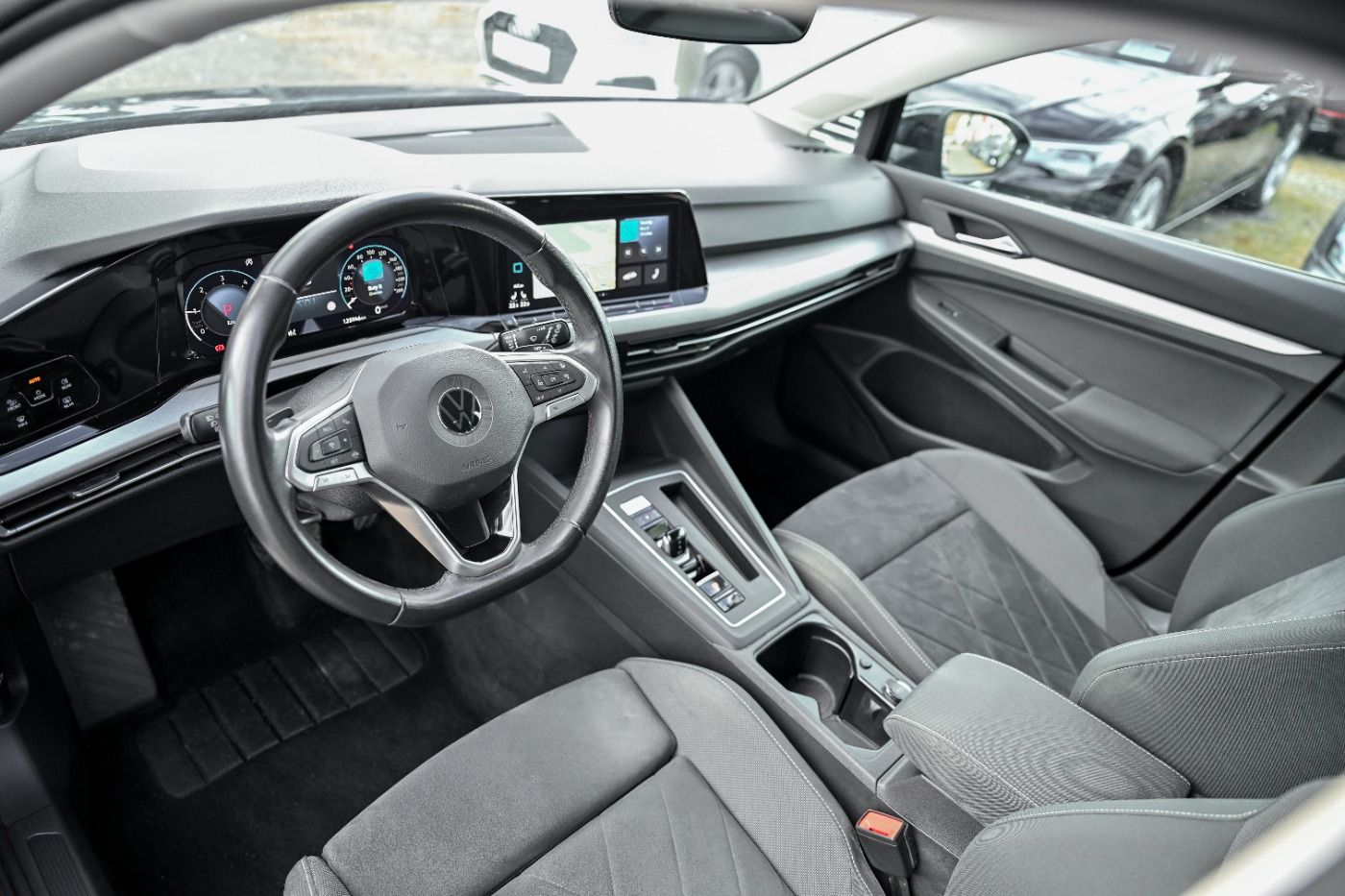 VW Golf VIII Variant 2.0TDI Life Aut | Bild 10 von 24