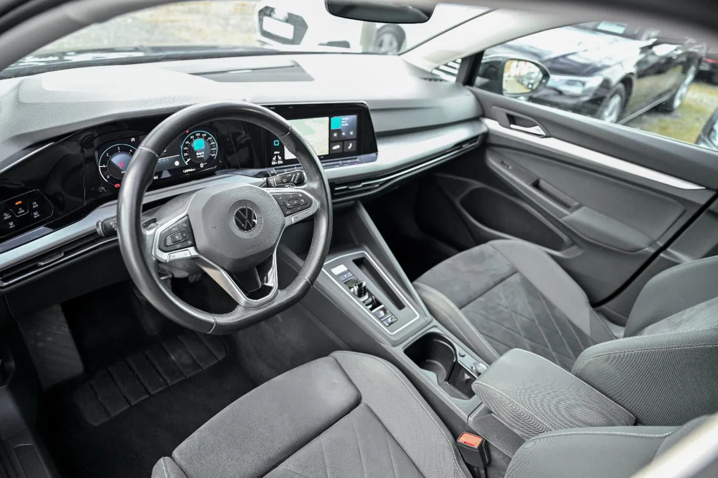 VW Golf VIII Variant 2.0TDI Life Aut | Bild 10 von 24