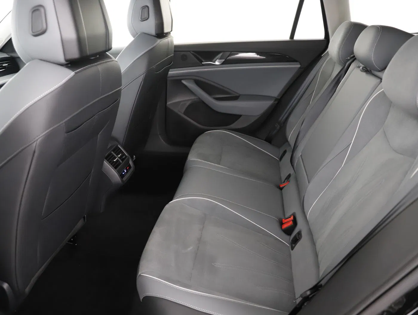 VW Passat Variant 2.0 TDI Busn. | Bild 23 von 27