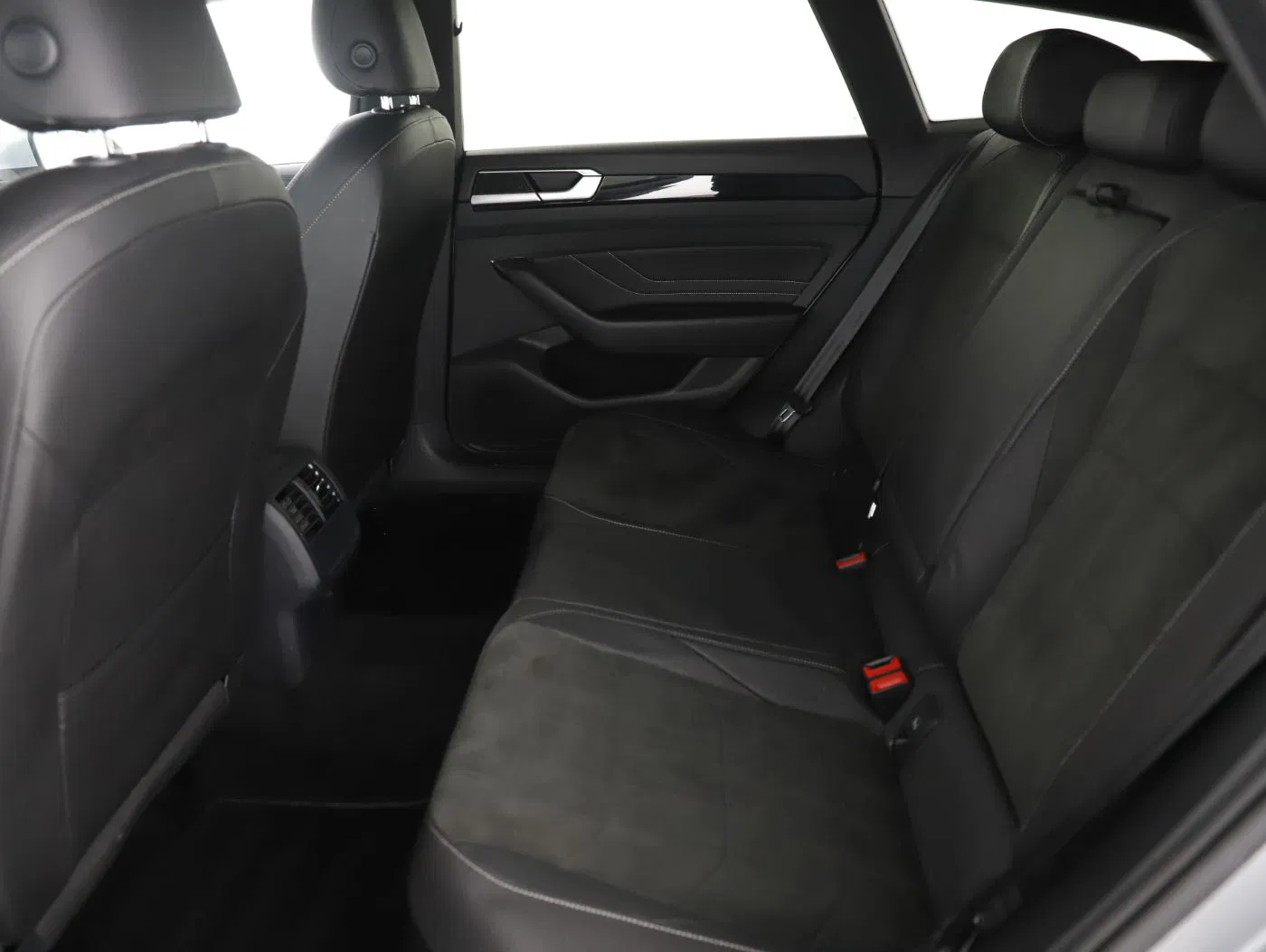 VW Arteon SB 2.0 TDI R-Line DSG | Bild 22 von 27