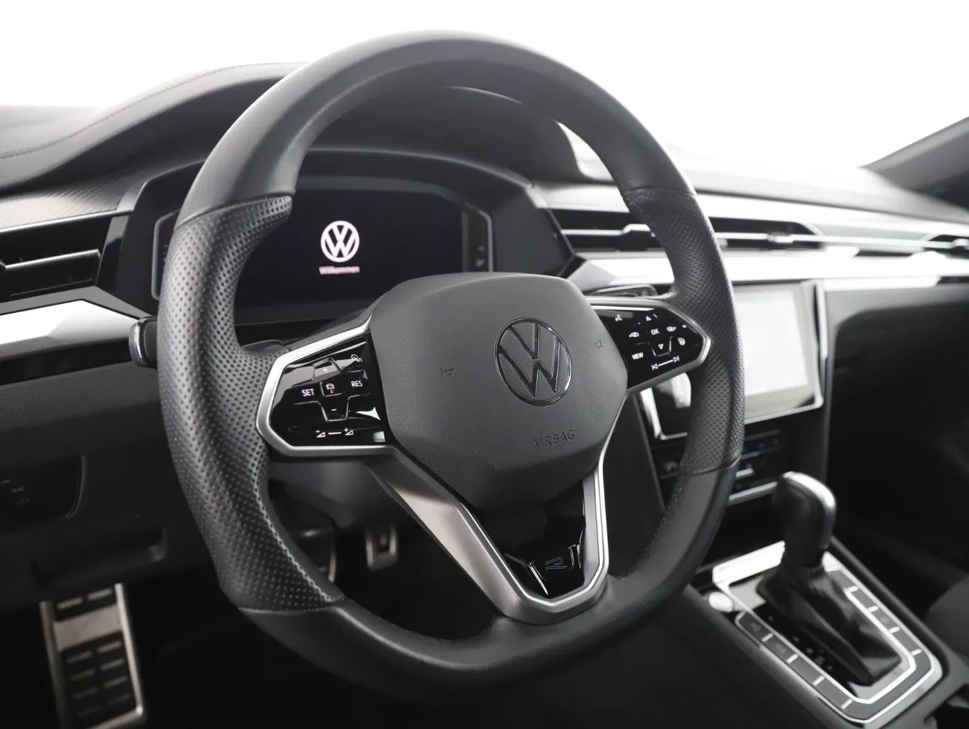 VW Arteon SB 2.0 TDI R-Line DSG | Bild 13 von 26