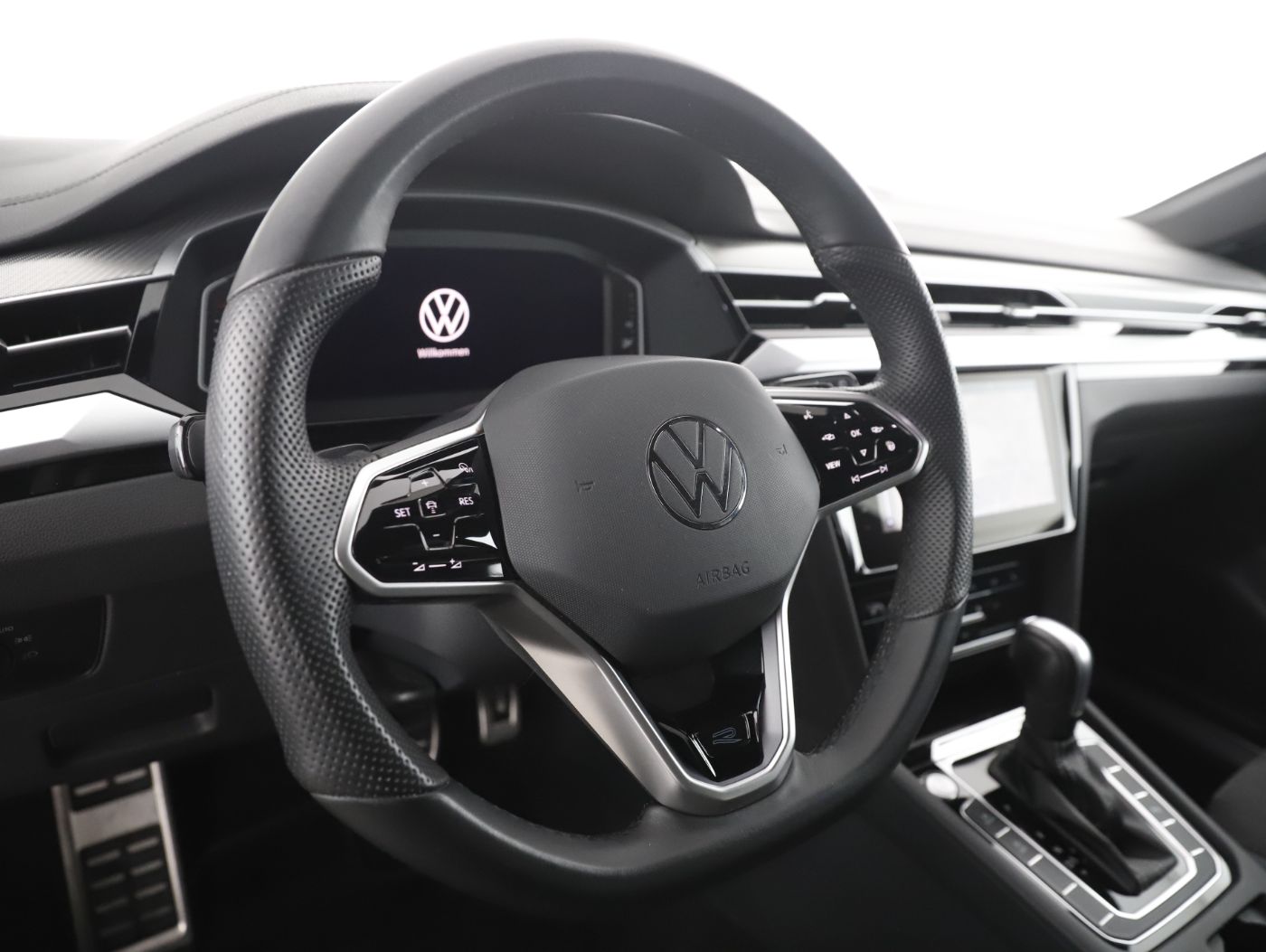 VW Arteon SB 2.0 TDI R-Line DSG | Bild 14 von 26