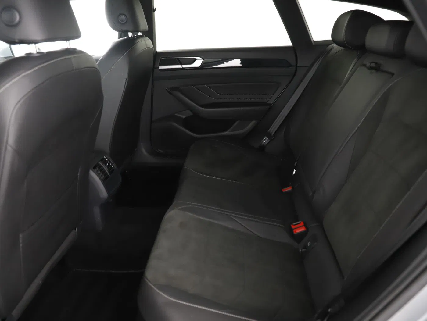VW Arteon SB 2.0 TDI R-Line DSG | Bild 23 von 26