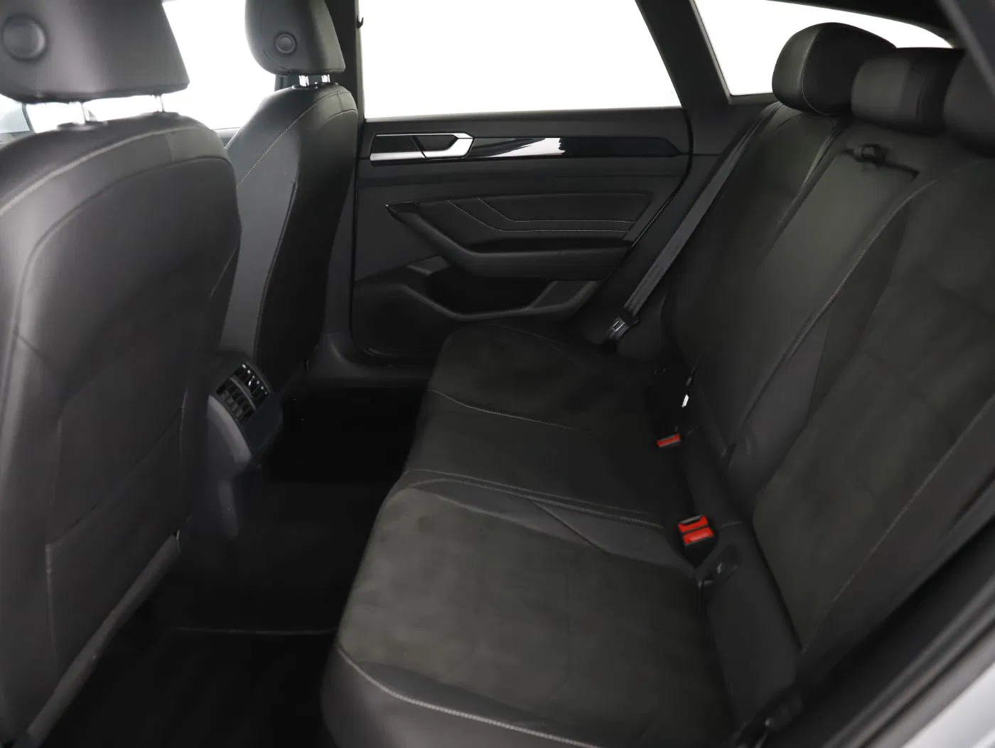 VW Arteon SB 2.0 TDI R-Line DSG | Bild 22 von 26