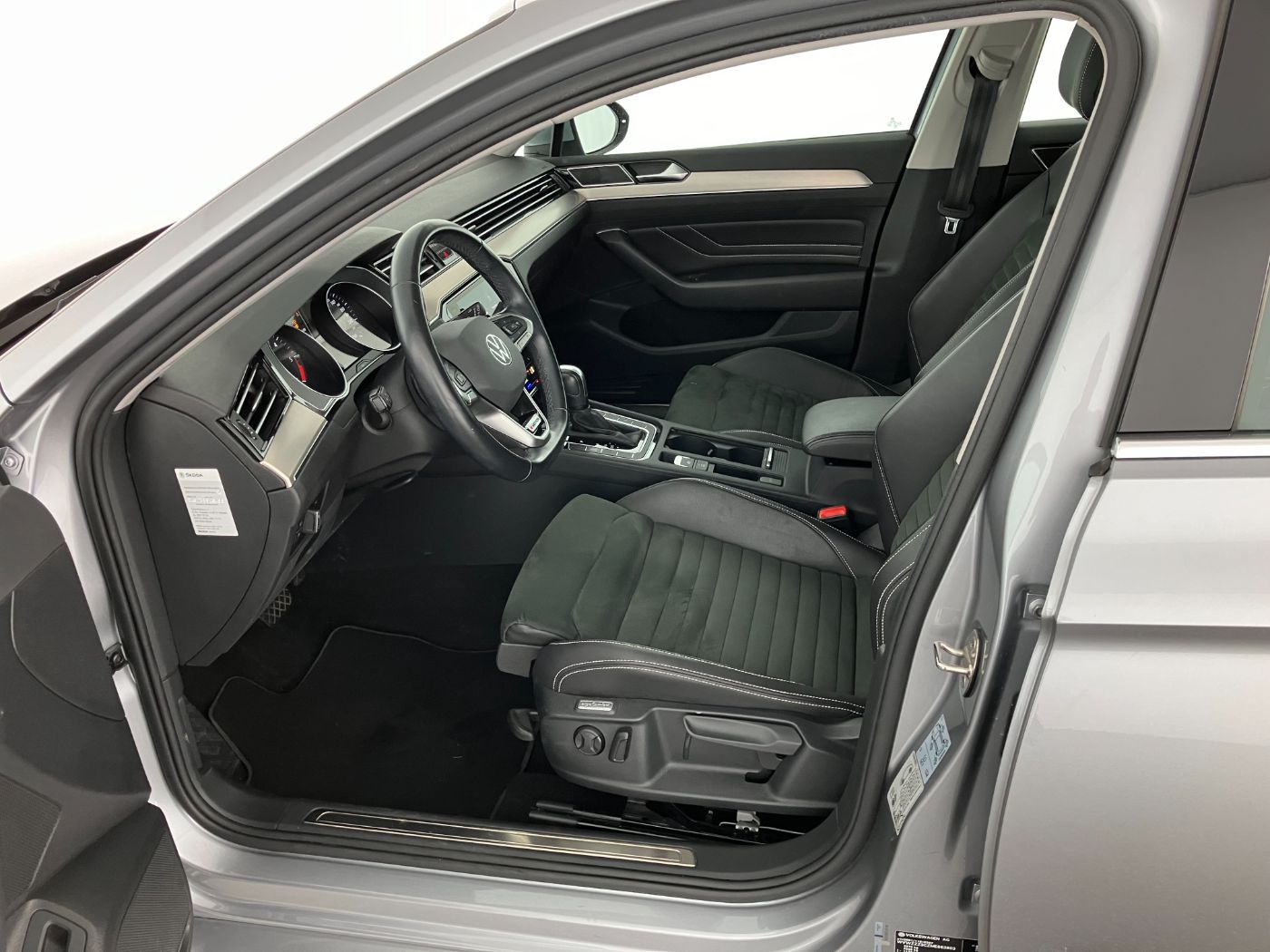 VW Passat Variant 2.0 TDI 4Mot. Eleg. DSG | Bild 9 von 23