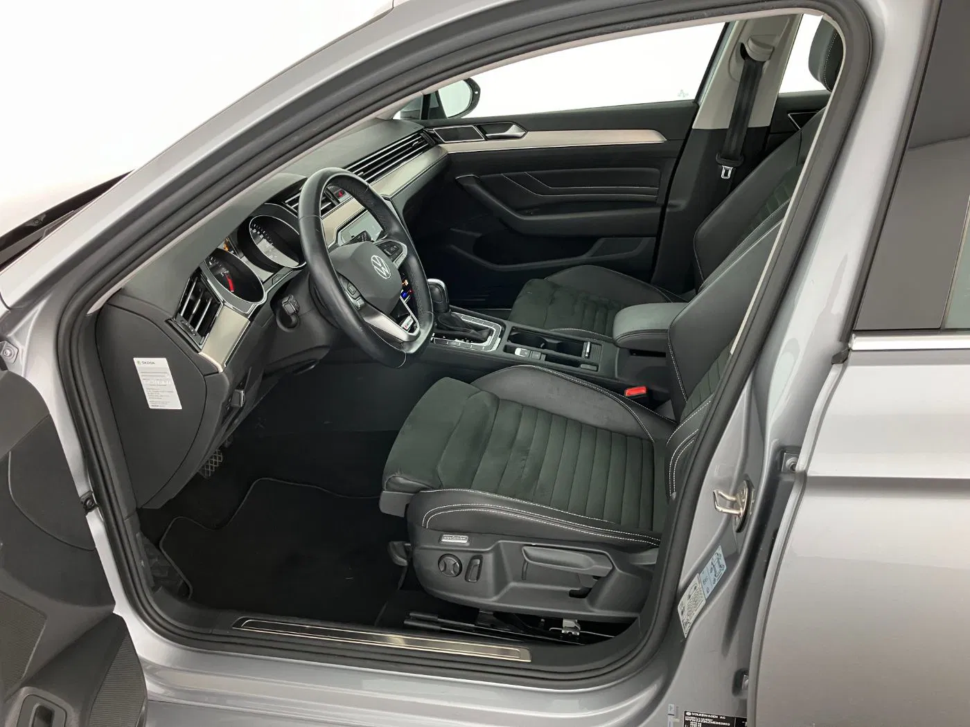VW Passat Variant 2.0 TDI 4Mot. Eleg. DSG | Bild 9 von 23