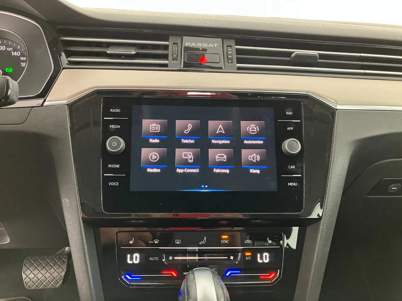 VW Passat Variant 2.0 TDI 4Mot. Eleg. DSG | Bild 13 von 23
