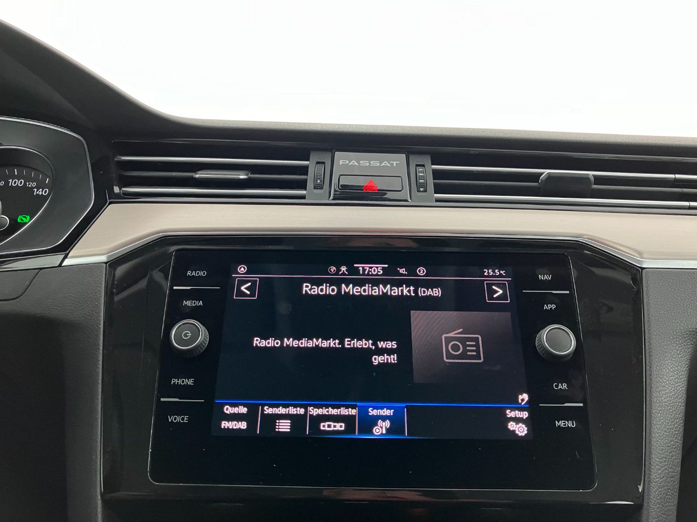 VW Passat Variant 2.0 TDI 4Mot. Eleg. DSG | Bild 17 von 23