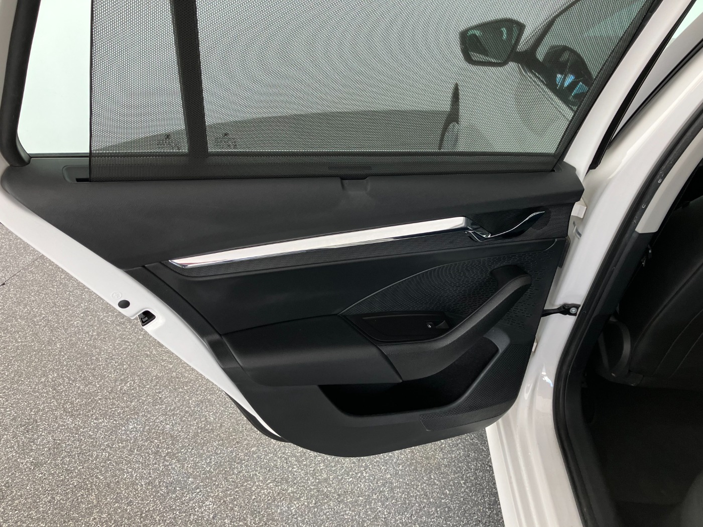 Skoda Octavia Combi 2.0 TDI Premium Aut. | Bild 20 von 28