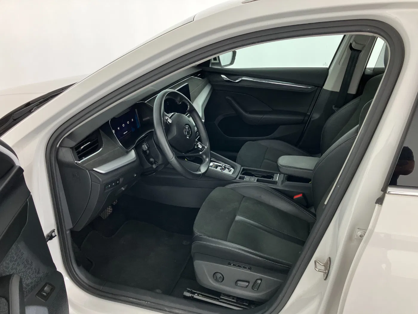 Skoda Octavia Combi 2.0 TDI Premium Aut. | Bild 11 von 28