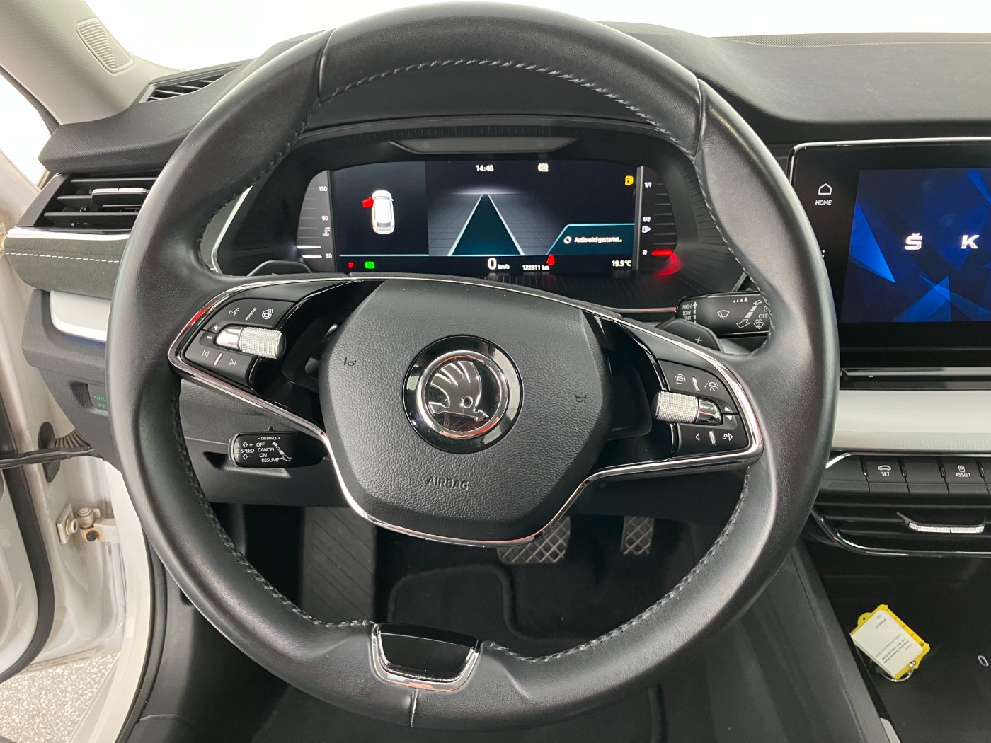 Skoda Octavia Combi 2.0 TDI Premium Aut. | Bild 14 von 28