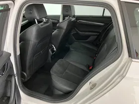 Skoda Octavia Combi 2.0 TDI Premium Aut. | Thumbnail 18 von 28