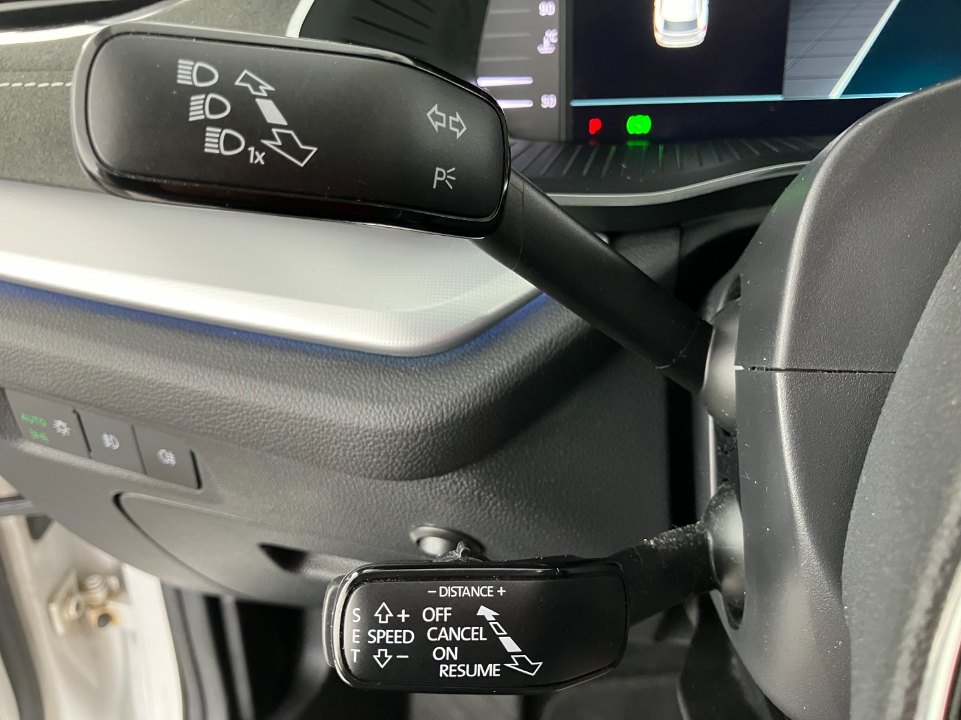 Skoda Octavia Combi 2.0 TDI Premium Aut. | Bild 25 von 28