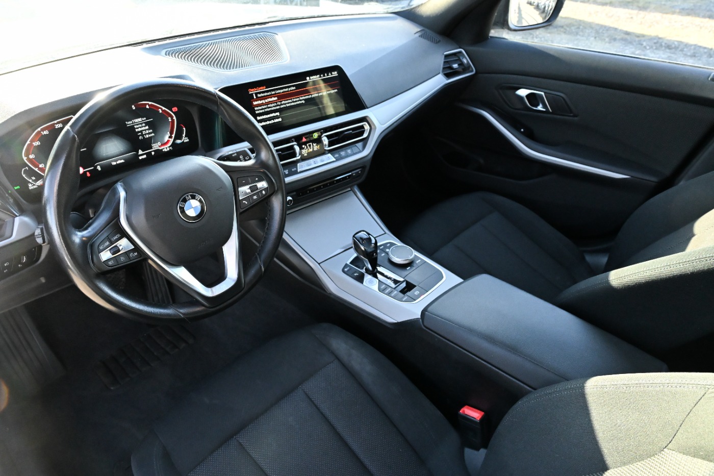 BMW 318d 48 V Touring Aut. | Bild 9 von 24